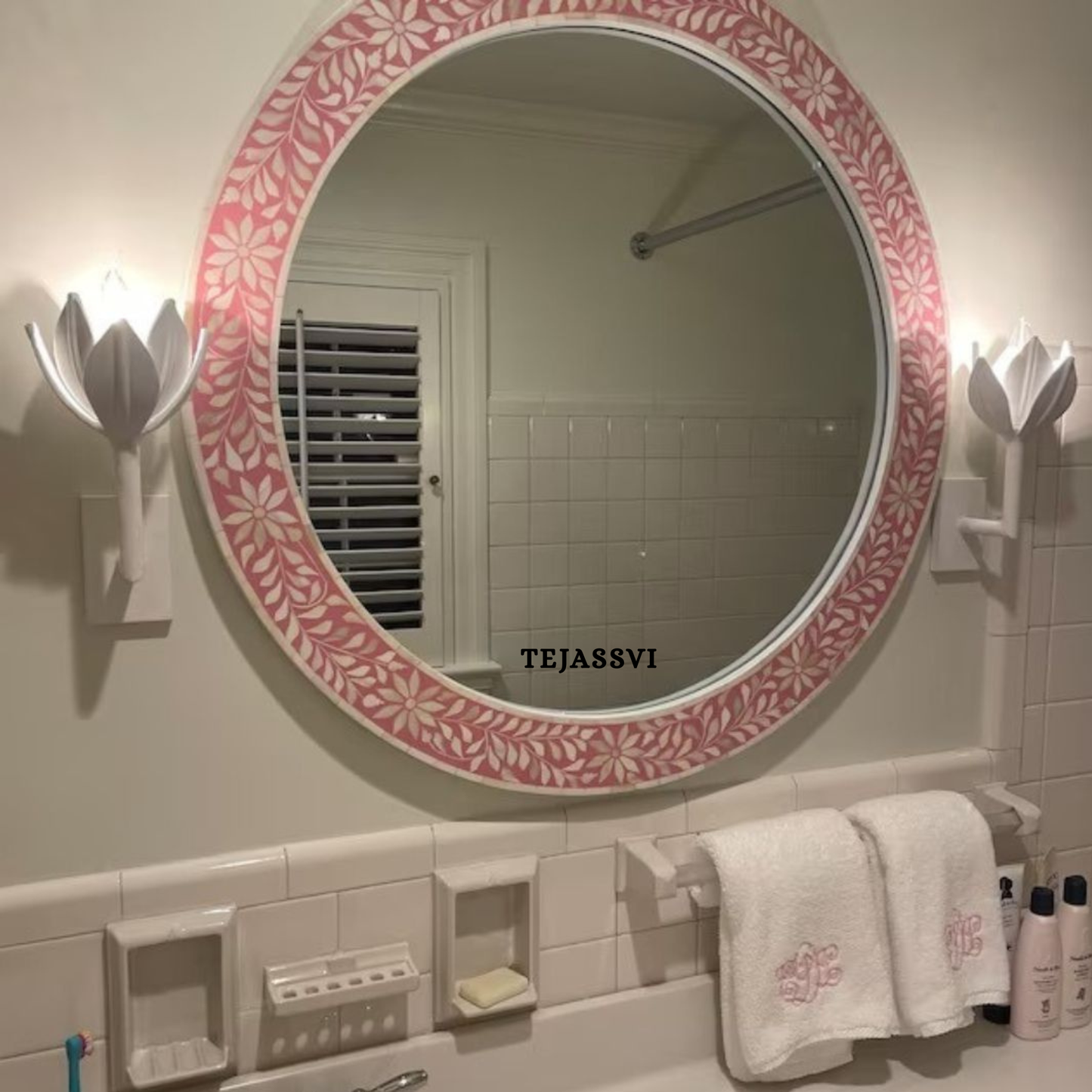 Bone Inlay Floral Pattern and Pink Resin Wall Hanging Round Shape Mirror and Wall Décor Stylish Mirror
