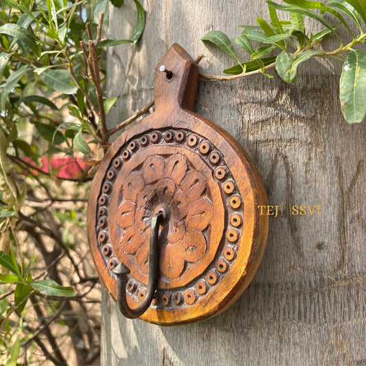 Polished Oak Wall Hook: Magnetic Key Holder, Minimalist Décor / wall décor / wall hanging / wooden key hook / wooden key holder.