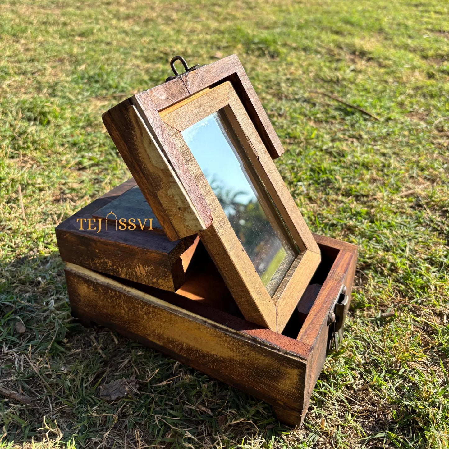 Vintage Indian Shaving Box with Mirror: Reclaimed Wood Inlay / wooden box / Vintage box / old vintage saving box.