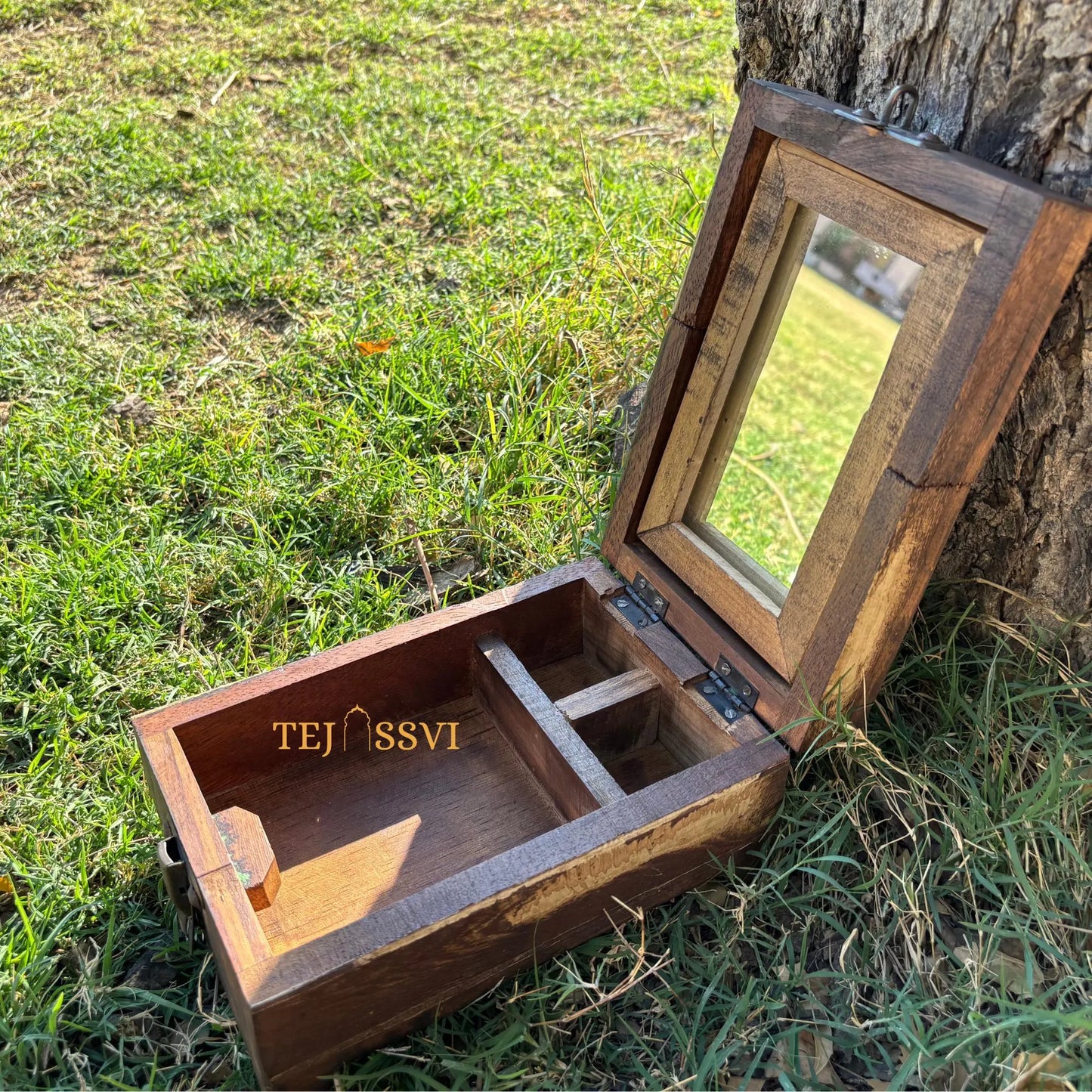 Vintage Indian Shaving Box with Mirror: Reclaimed Wood Inlay / wooden box / Vintage box / old vintage saving box.