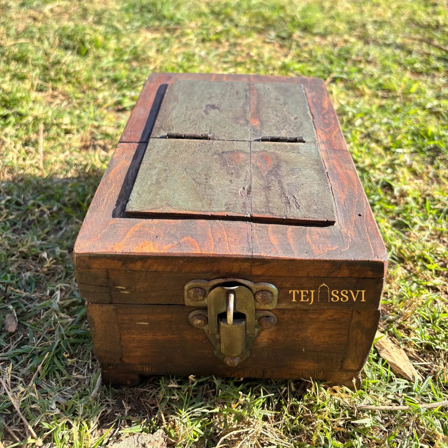 Vintage Indian Shaving Box with Mirror: Reclaimed Wood Inlay / wooden box / Vintage box / old vintage saving box.
