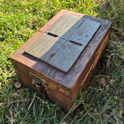 Vintage Indian Shaving Box with Mirror: Reclaimed Wood Inlay / wooden box / Vintage box / old vintage saving box.